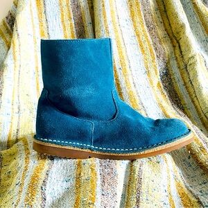 Mini Boden Blue Suede Fur Lined Boots EU 33